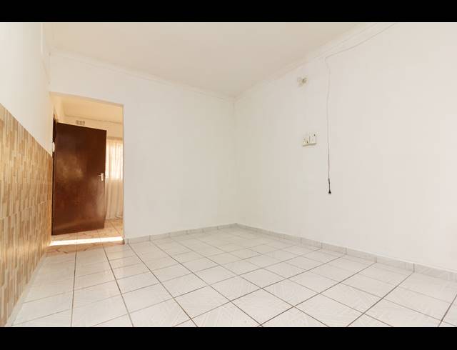 2 BEDROOM HOUSE FOR SALE IN MONTFORD